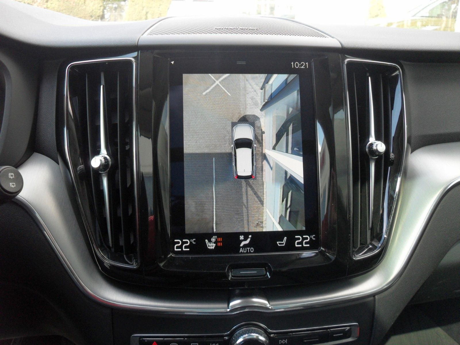 Fahrzeugabbildung Volvo XC 60 T6 R Design  AWD | WP | AHK | PDC |SH