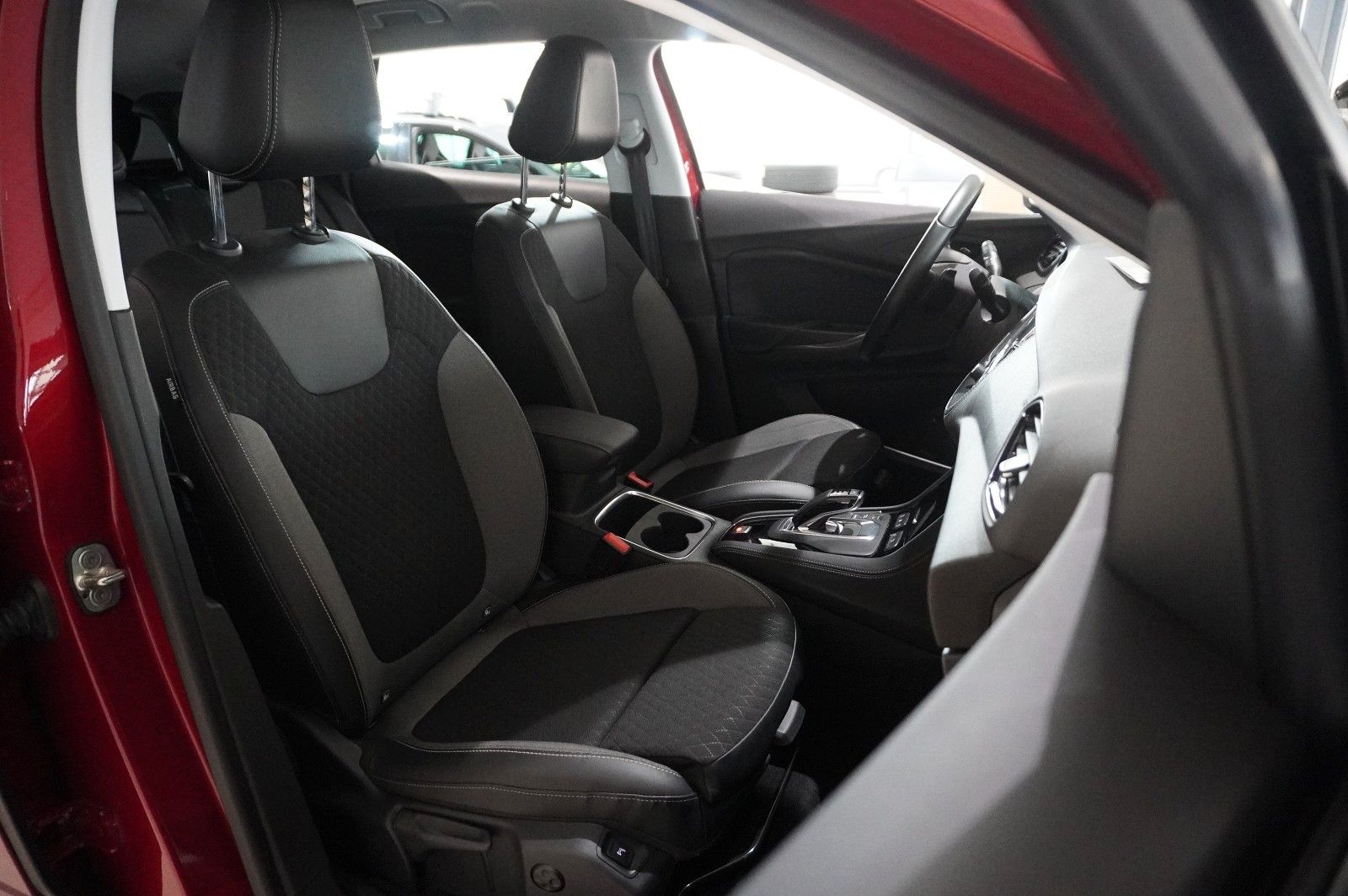 Fahrzeugabbildung Opel Grandland (X) 1.6 ELEGANCE HYBRID NAVI/SH/KAMERA