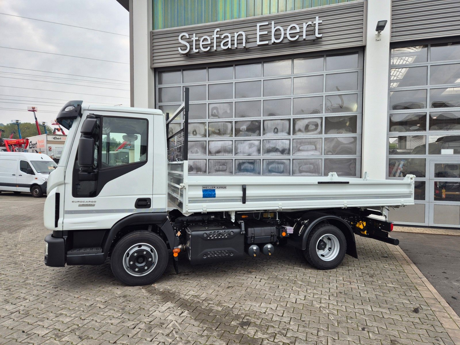 Fahrzeugabbildung Iveco Eurocargo ML80E21 Meiller Kipper 2x AHK 3 Sitze
