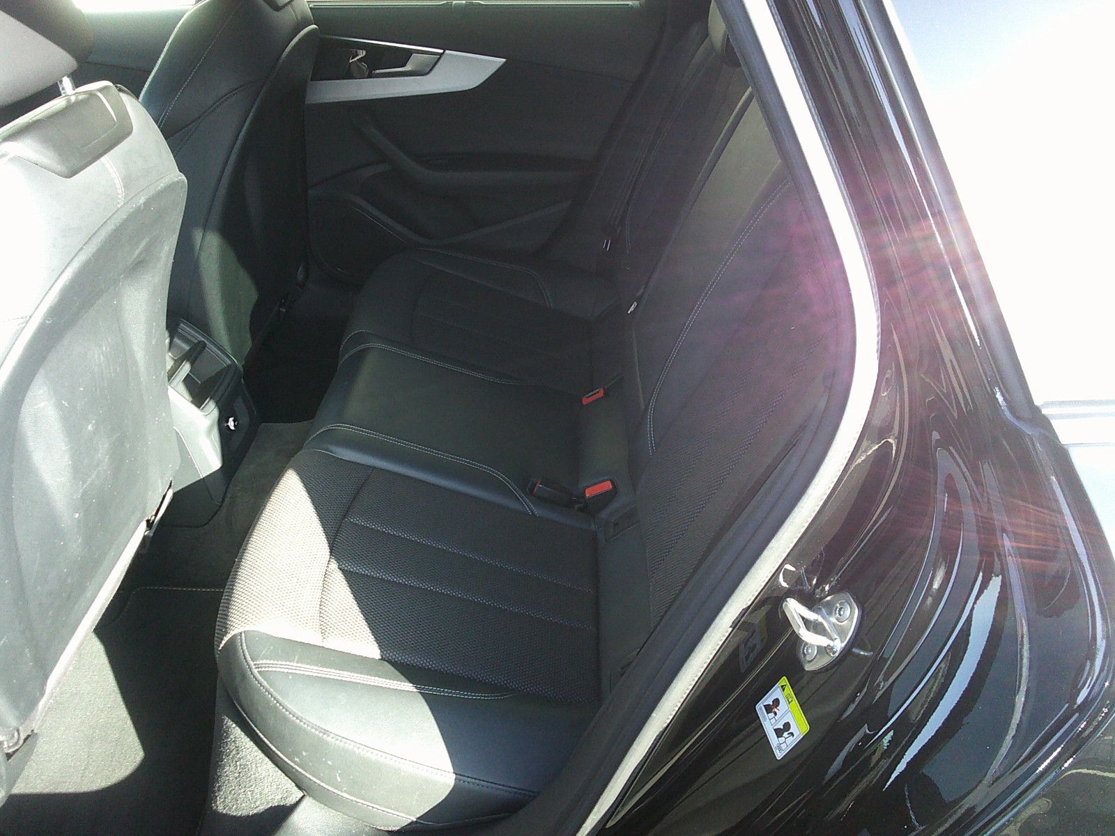 Fahrzeugabbildung Audi A4 Avant 40 TDI quattro S-Line