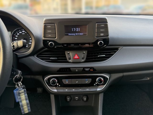 Fahrzeugabbildung Hyundai i30 Select 1.4 +RADIO+TEMPOMAT+KLIMA+BLUETOOTH+U