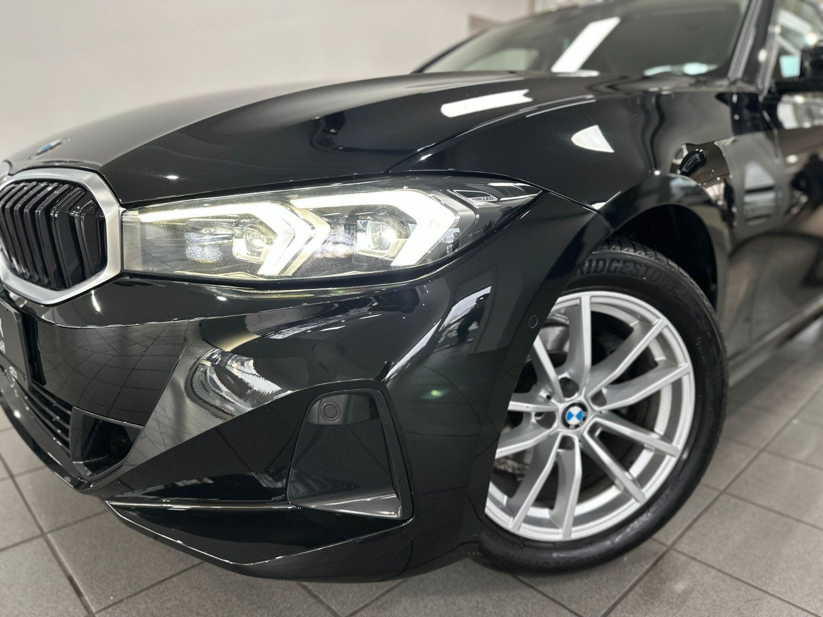 BMW 318 i Limousine 1.Hand|Kamera|Navi|LED|Memory foto 3