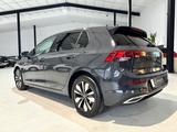 Volkswagen Golf VIII 1.5 TSI Lim. Move *Virtual,ACC,LED* - mit Benzin-Antrieb: mit Navigationssystem