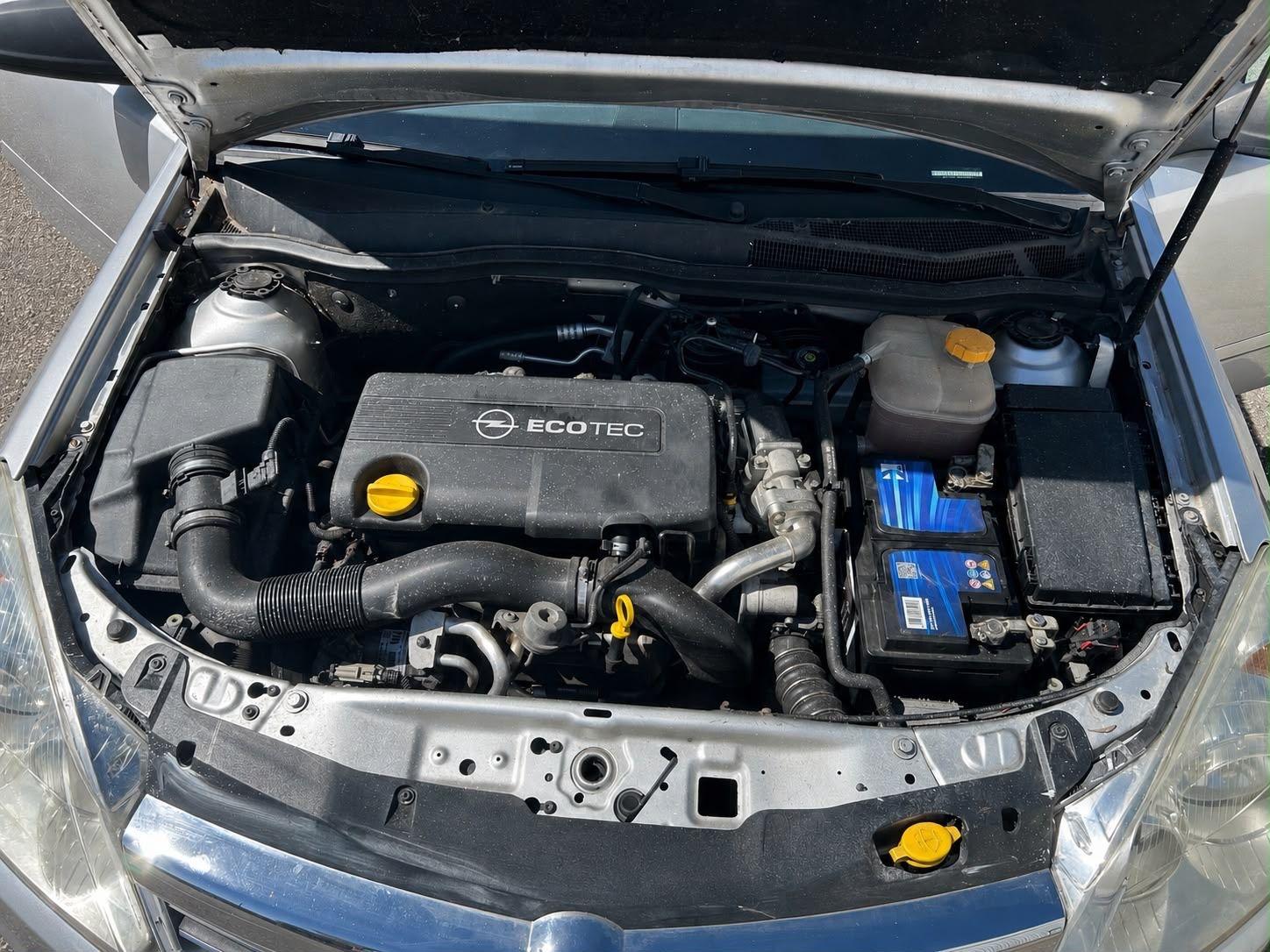 Opel Astra 2008 — photo 13