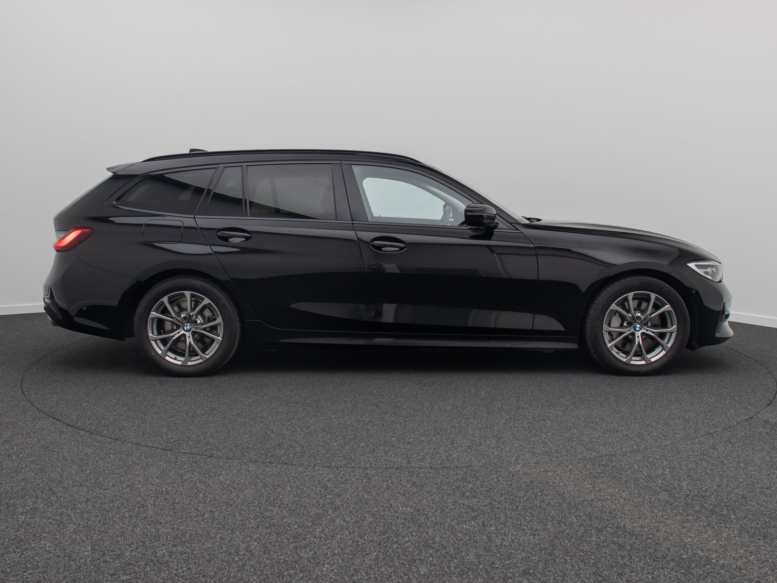 Fahrzeugabbildung BMW 330i Sport Line Panorama Kamera DAB H/K Stop&Go