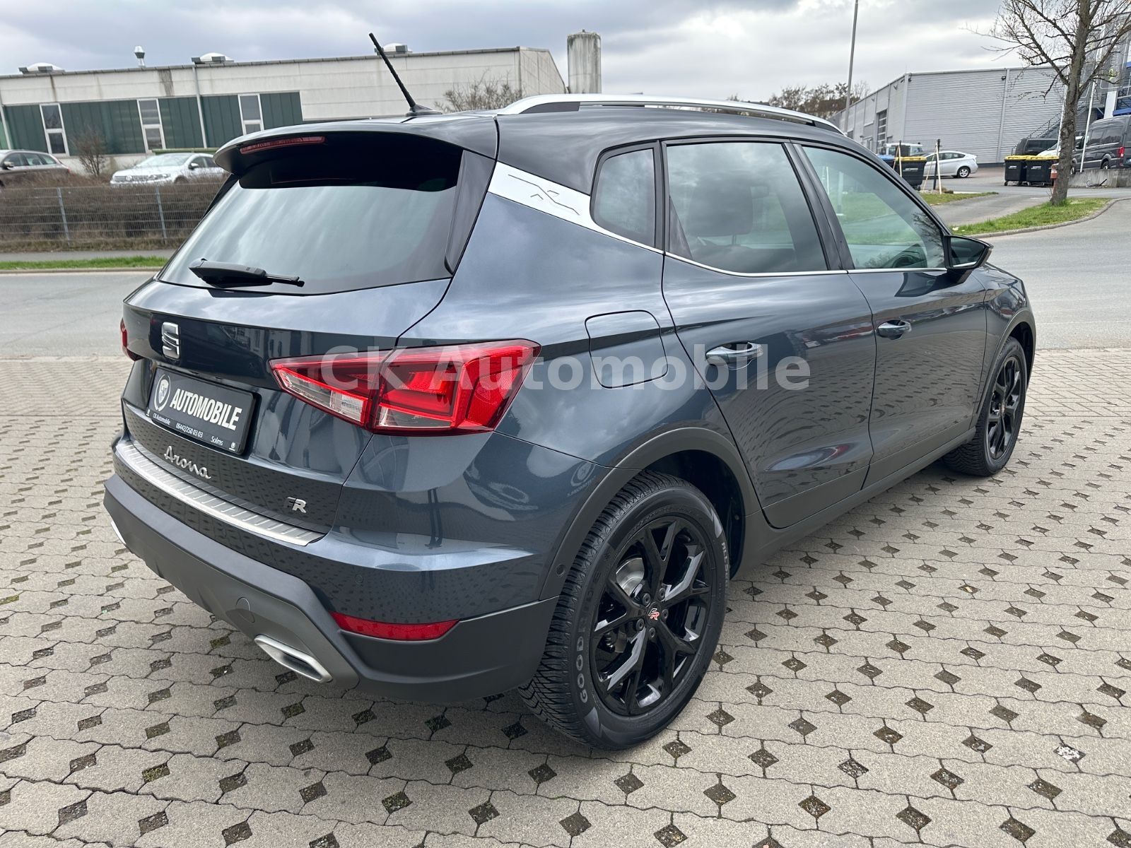 Fahrzeugabbildung SEAT Arona 1.5 TSI 110kW FR DSG/Navi/LED/Kam/AHK