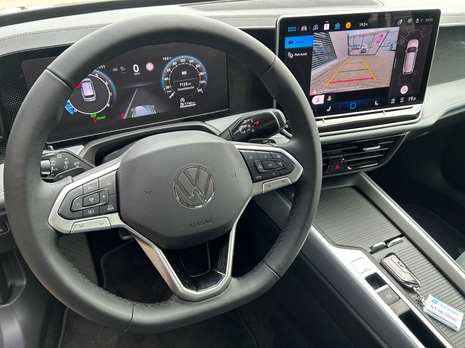 Fahrzeugabbildung Volkswagen Passat Variant 1.5 eTSI  Business DSG Navi