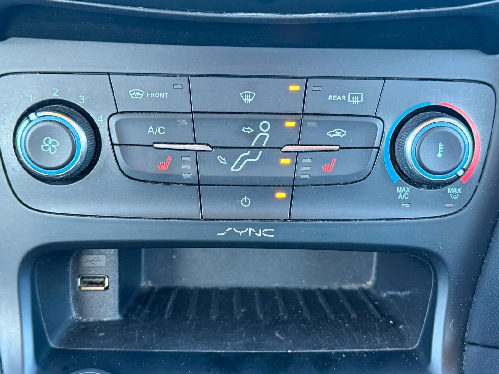 Ford Focus 2015 — photo 14