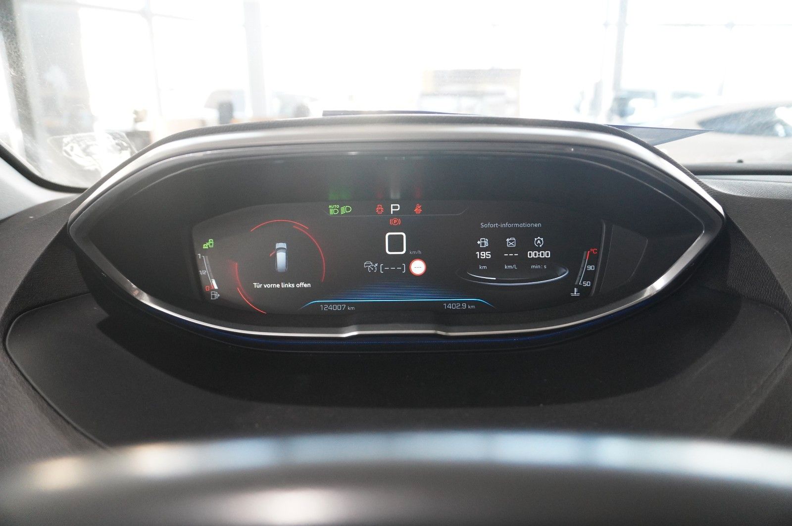 Fahrzeugabbildung Peugeot 5008 1.6D ALLURE 7-SITZER NAVI/KAMERA/SHZ/SPORT