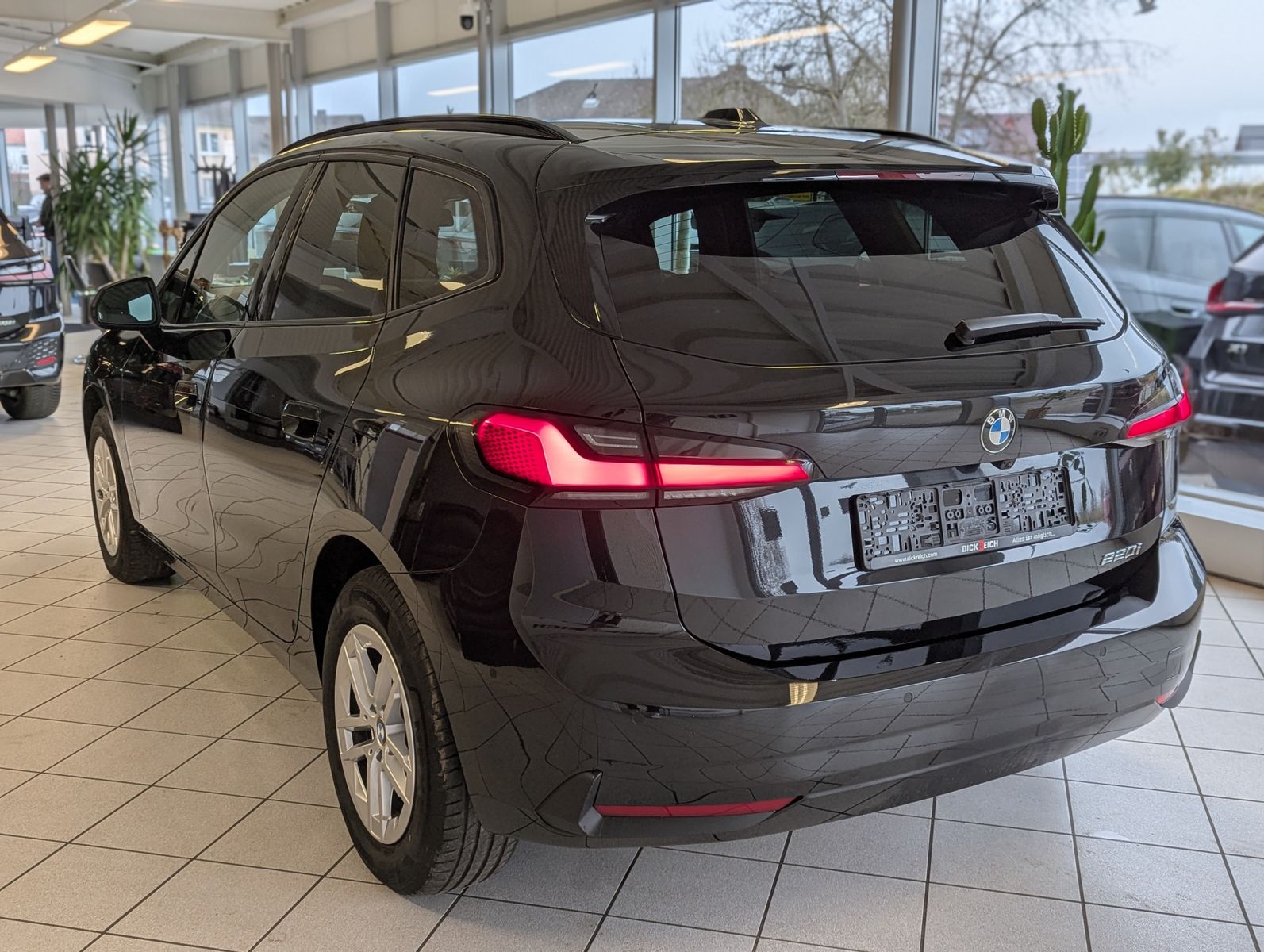 BMW 220 Active Tourer Aut AHK Pano Cam Travel-Paket - Image 5