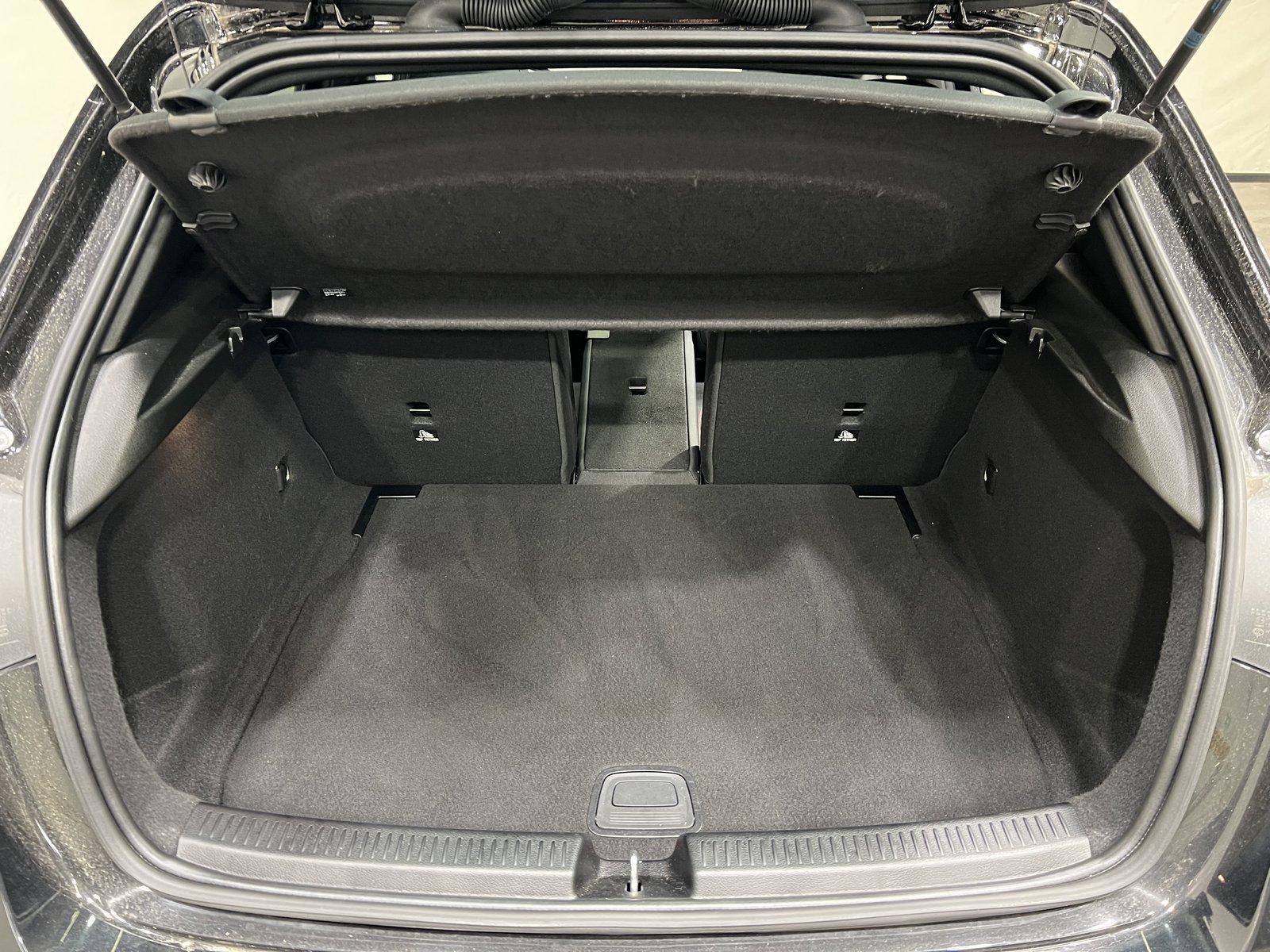 Mercedes-Benz A 250 AMG Line Night+Pano+LED+Kamera+Sound+19"