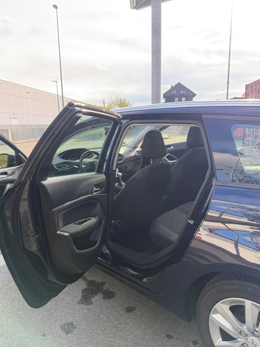 Peugeot 308 2015 — photo 17