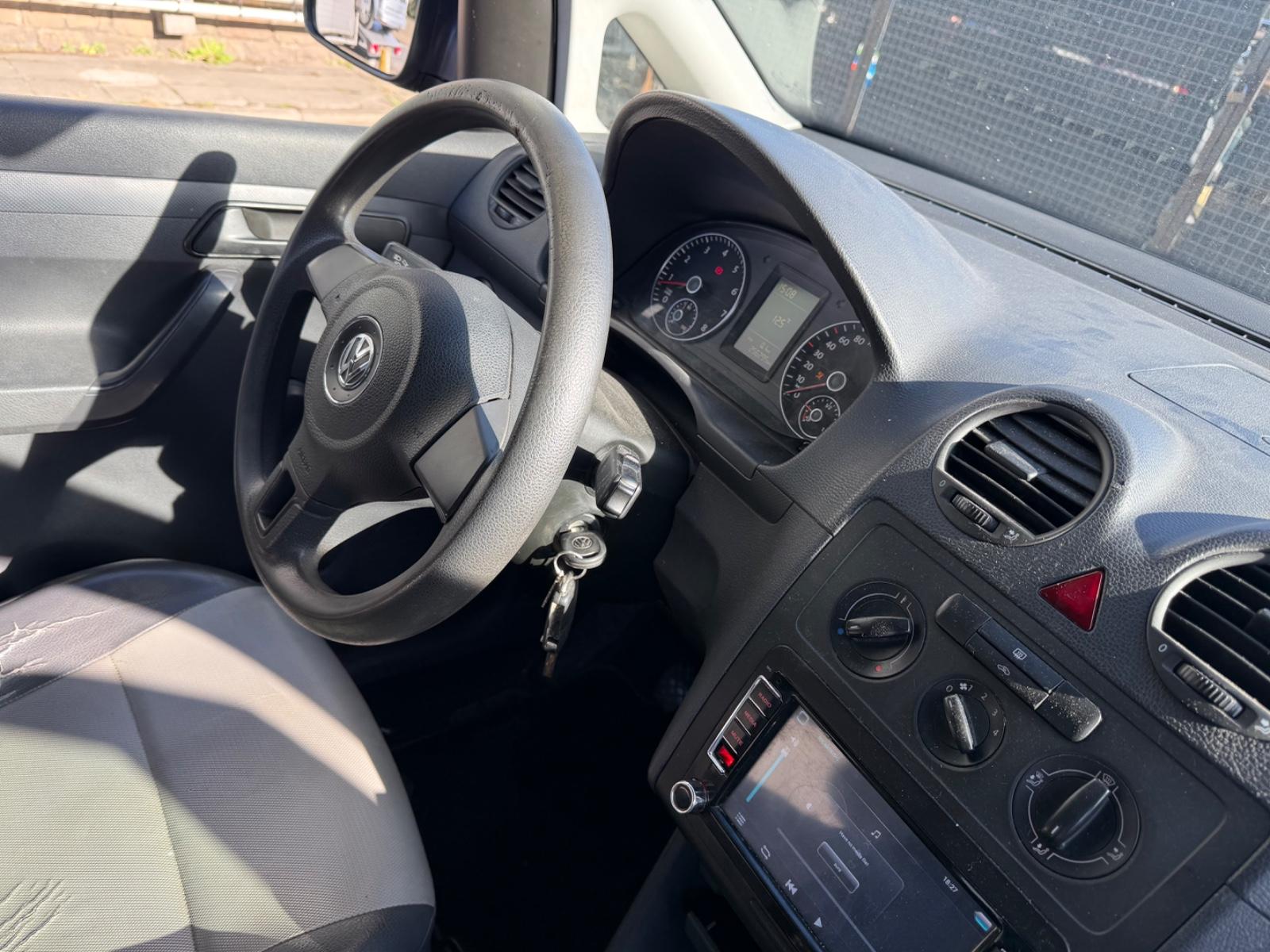 Volkswagen Caddy 2013 — photo 12