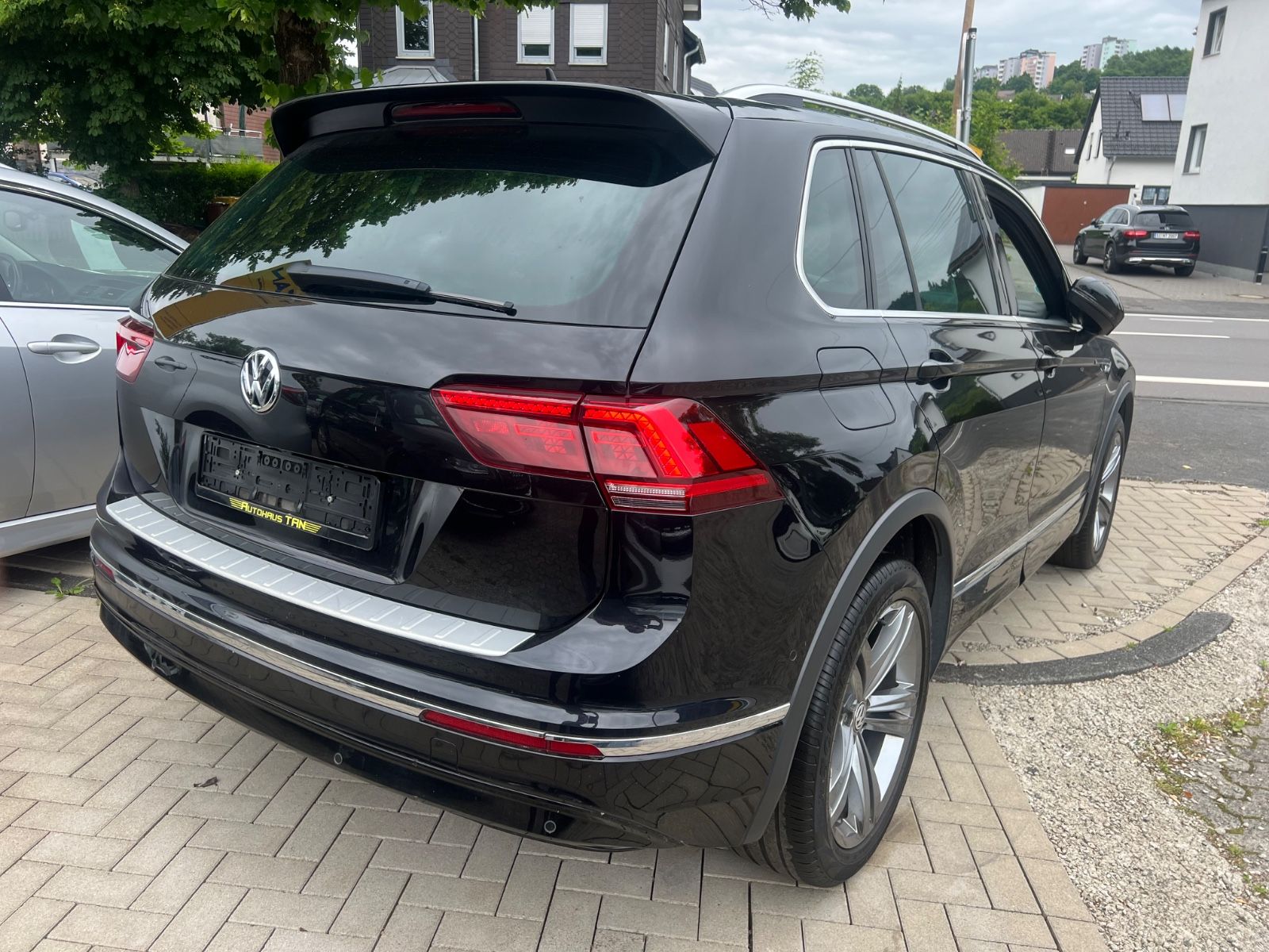 Fahrzeugabbildung Volkswagen Tiguan Highline DSG 4Motion R line