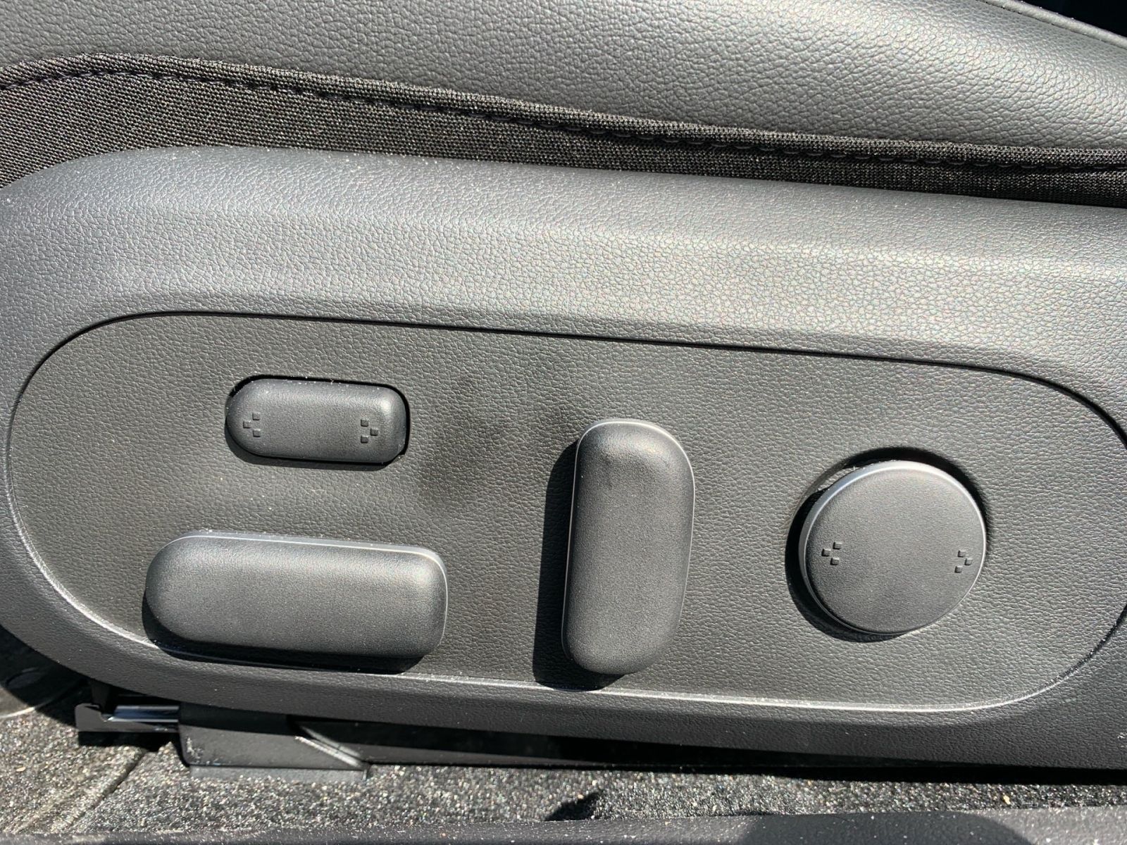 Fahrzeugabbildung Hyundai IONIQ 6 Uniq 77,4 kWh 20Zoll