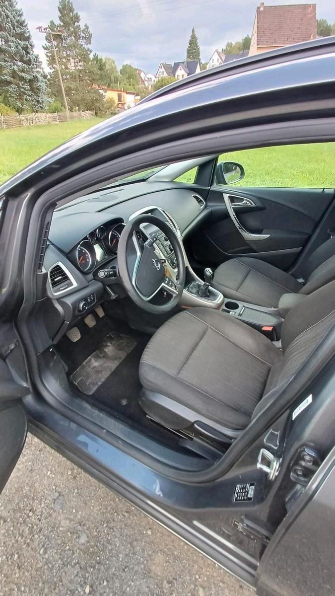 Opel Astra 2012 — photo 6