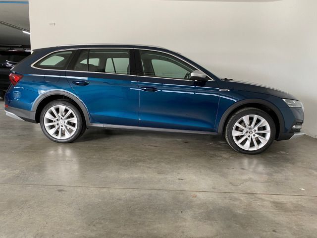 Octavia Combi Scout 2.0 TDI DSG 4x4 AHK+MATRIX