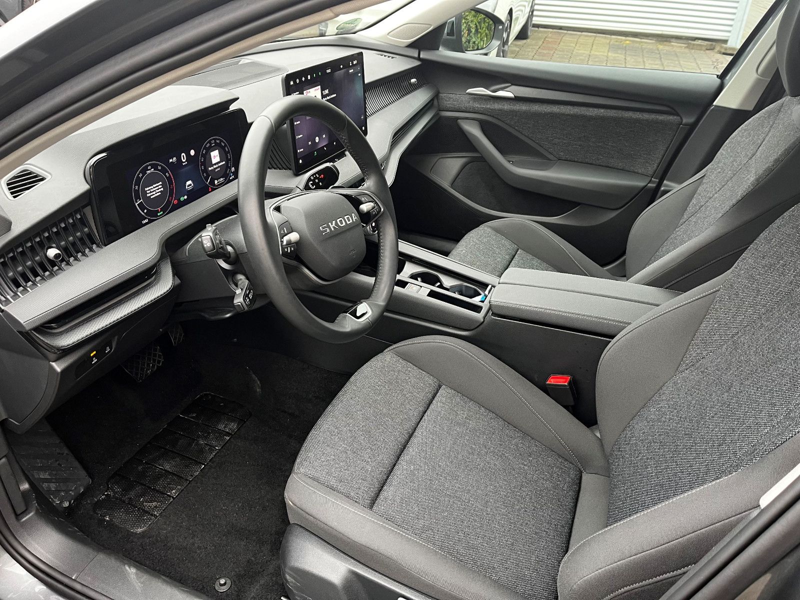 Fahrzeugabbildung SKODA Superb Combi 1.5 TSI NAV SHZ KAM PDC LED ALU DAB