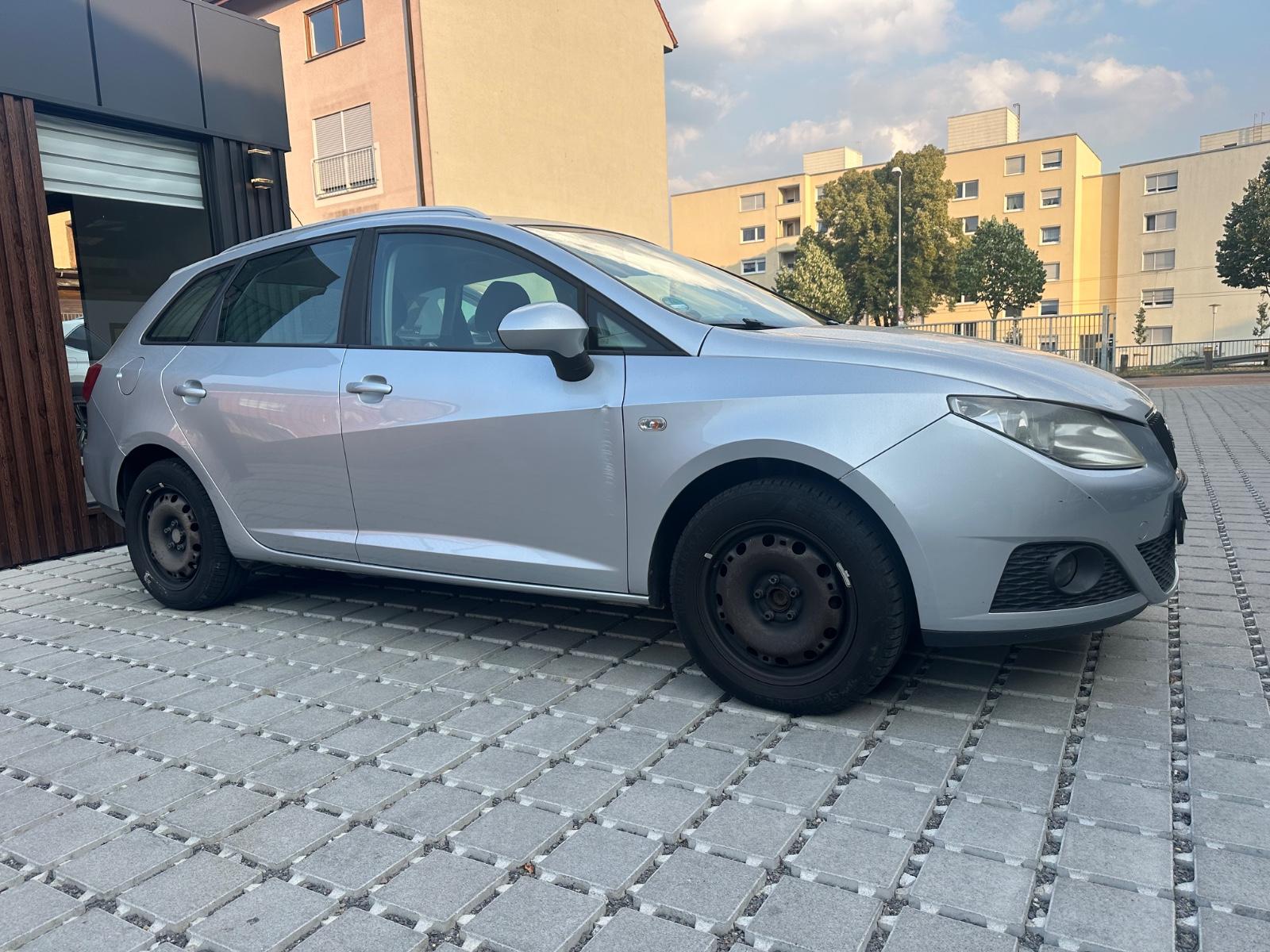 Seat Ibiza 2011 — rear view