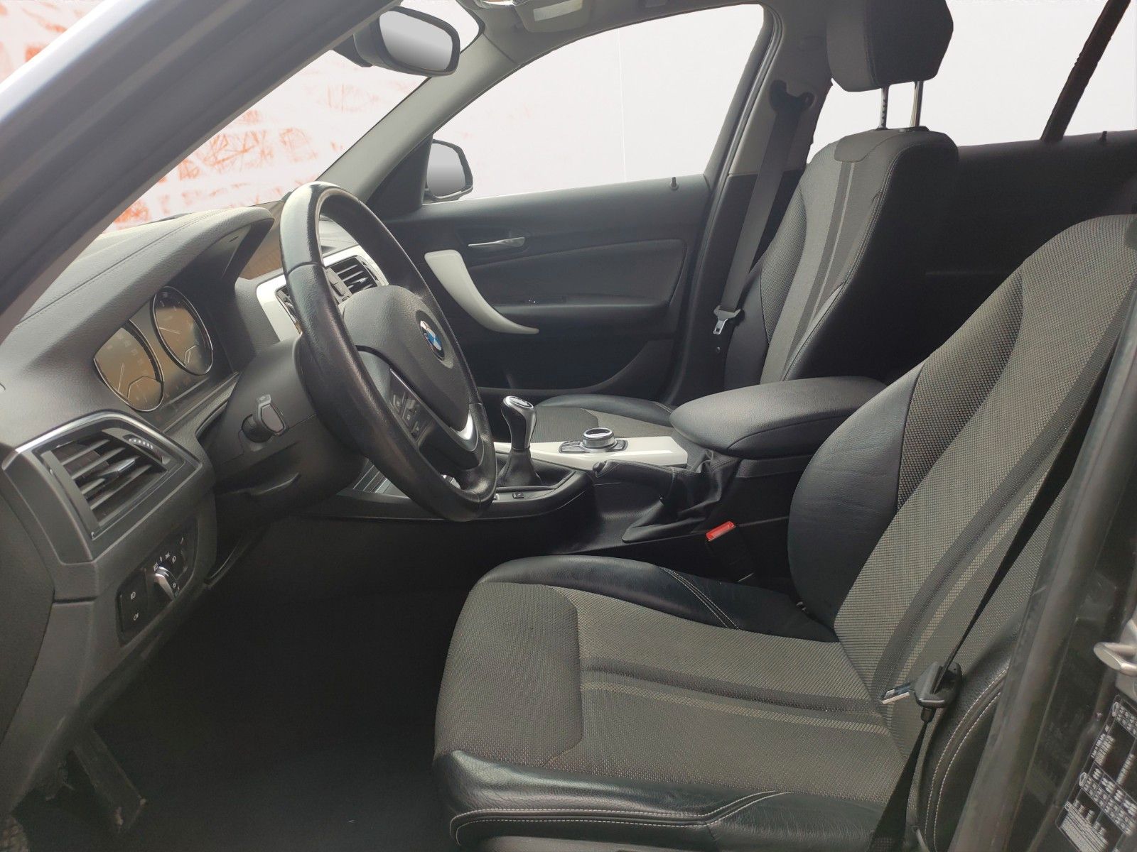 Fahrzeugabbildung BMW 116 d Urban Line ! LED ! PDC ! NAVI !