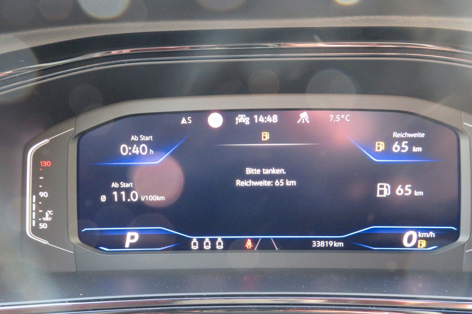 Fahrzeugabbildung Volkswagen T-Roc R-LINE AHK DCC ACC NAVI KAMERA 8-FACH 1.H