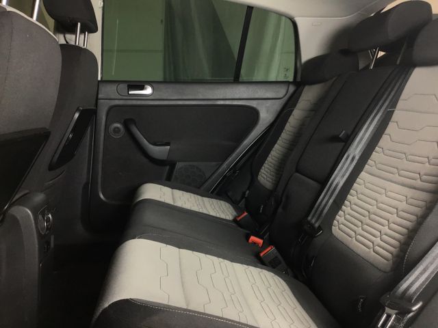 Fahrzeugabbildung Volkswagen Golf Plus VI CrossGolf 1.4 TSI AHK/Tempo/CD/SHZ