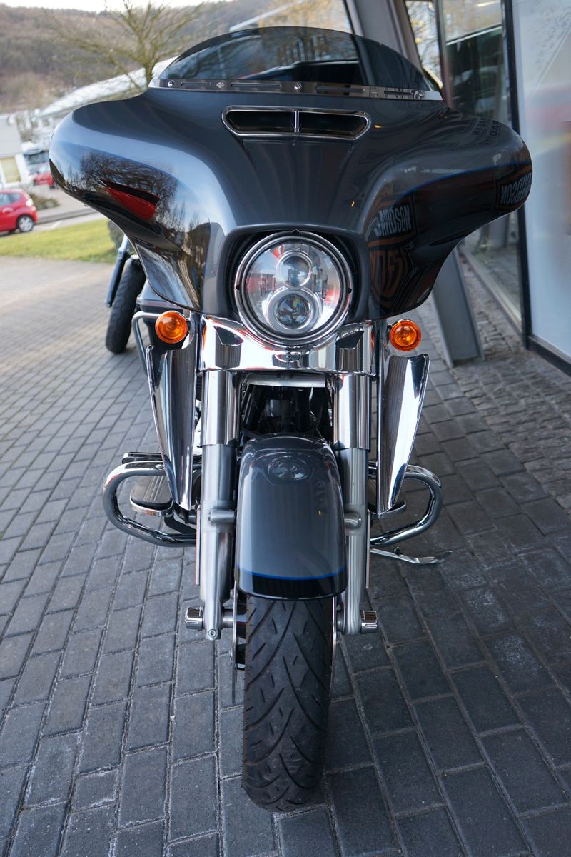 Fahrzeugabbildung Harley-Davidson Street Glide Special FLHXS 114 mit Scremin Eagle