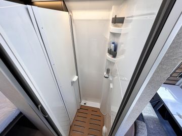 HYMER ERIBA HYMERCAR Yellowstone 640 SOLAR SKYVIEW LED