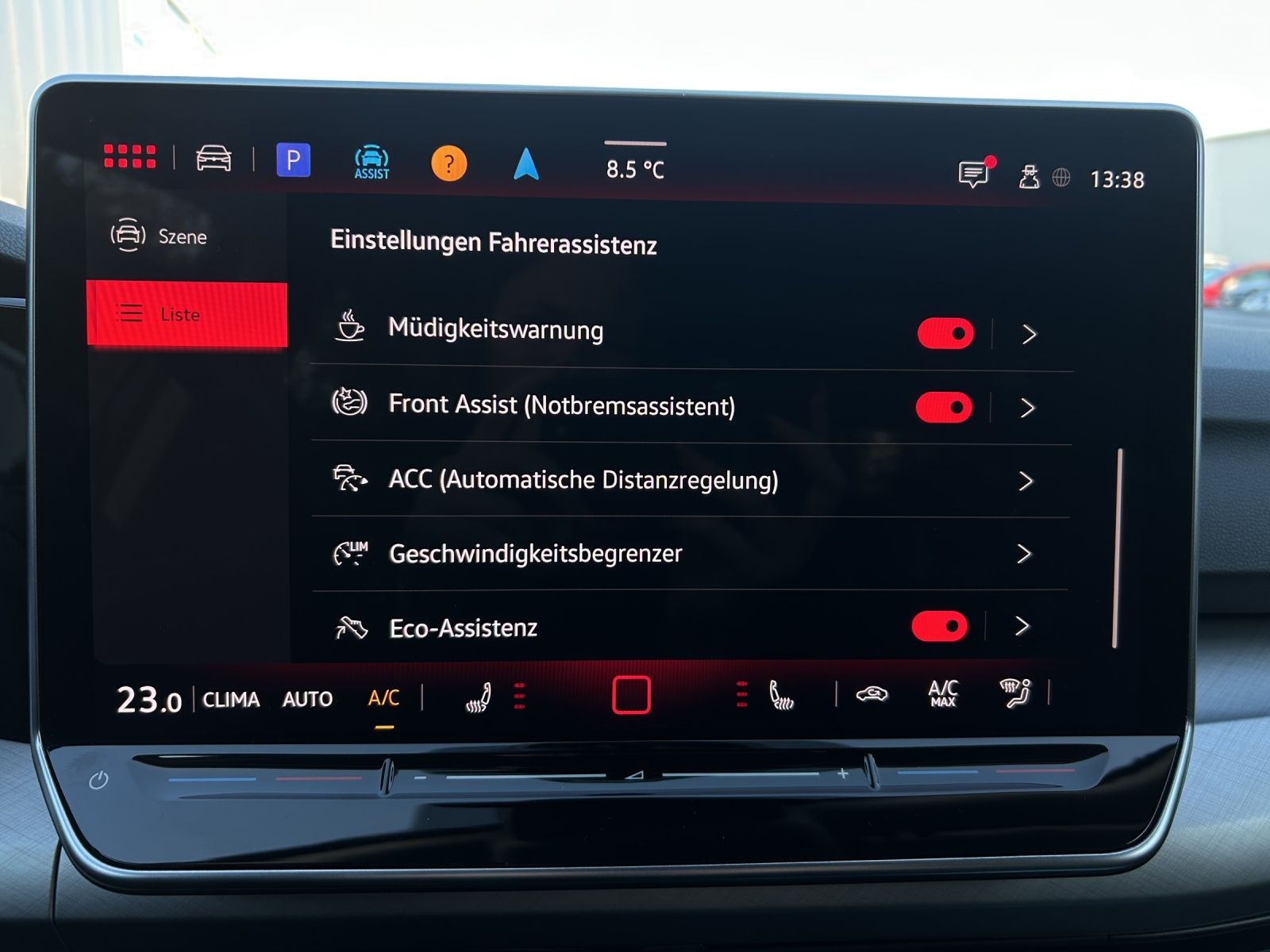 Fahrzeugabbildung Volkswagen Golf VIII Variant eTSI Life DSG LED Navi AID HUD