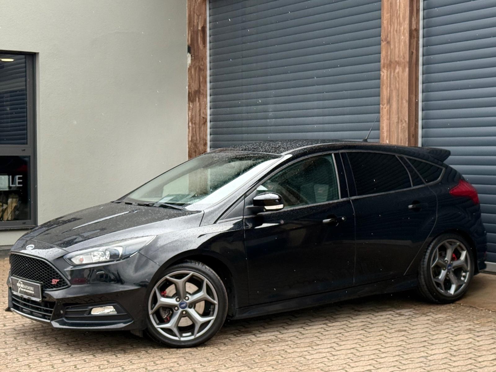 Ford Focus ST /Navi/SONY/LED/RECARO/LenkHz/SHZ/Navi/