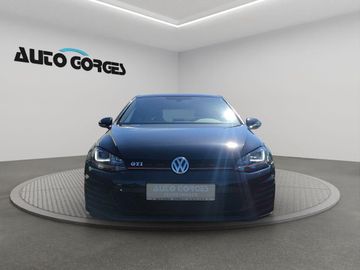 Volkswagen Golf - 8