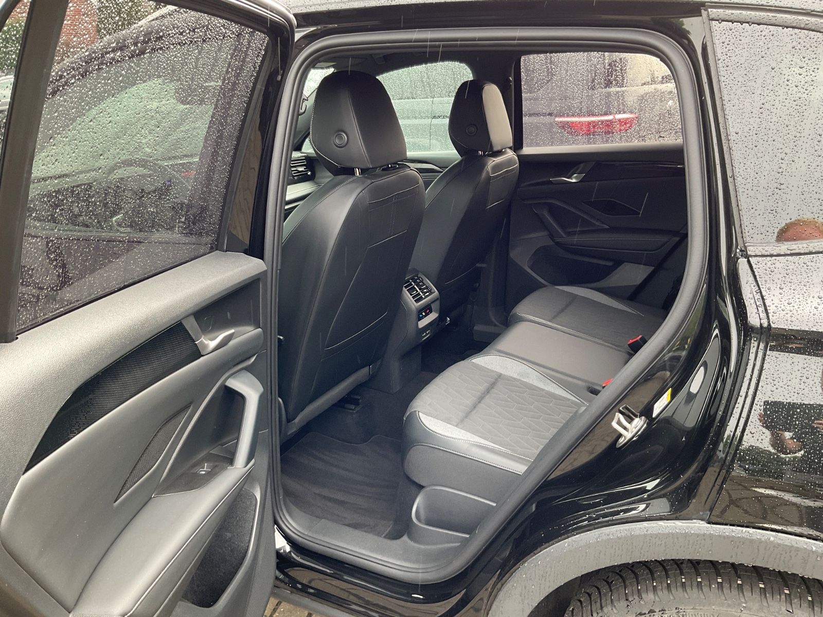 Fahrzeugabbildung Volkswagen Tiguan 1.5 eTSI DSG GOAL,AHK,Kamera,Navi,ACC,IQL
