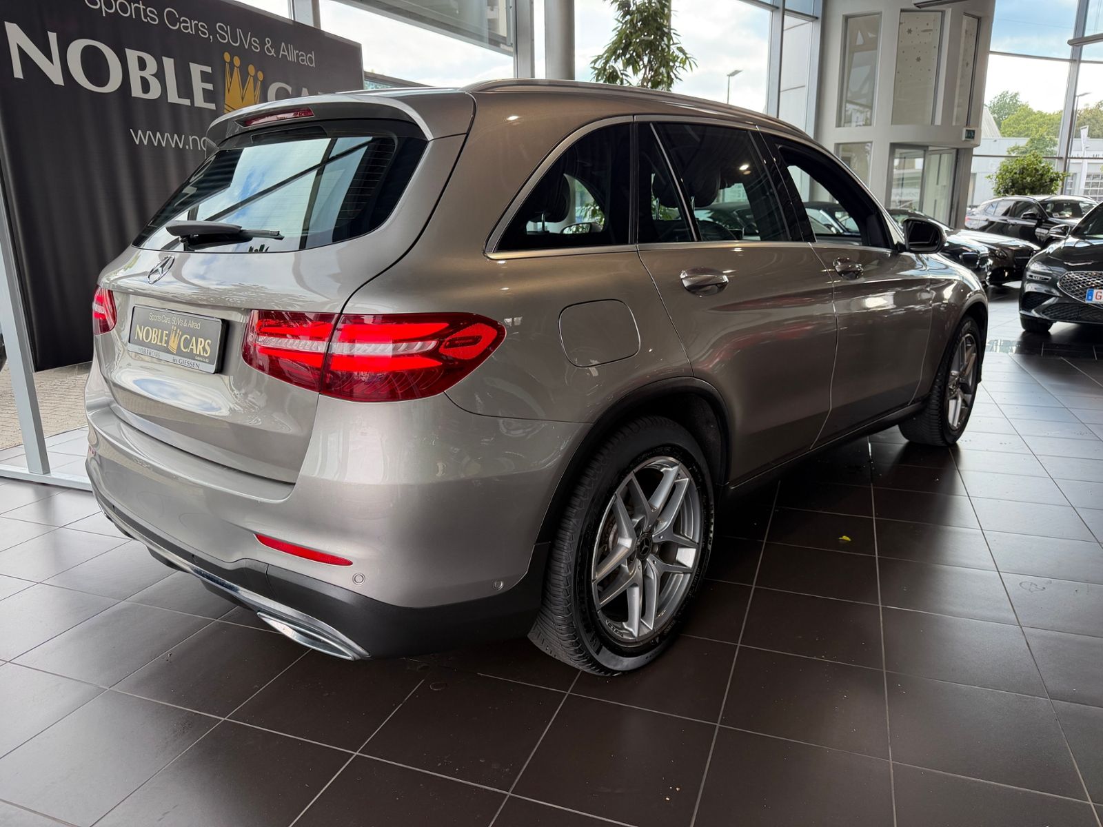 Fahrzeugabbildung Mercedes-Benz GLC 220 d 4Matic AMG Line PANO LED NAV