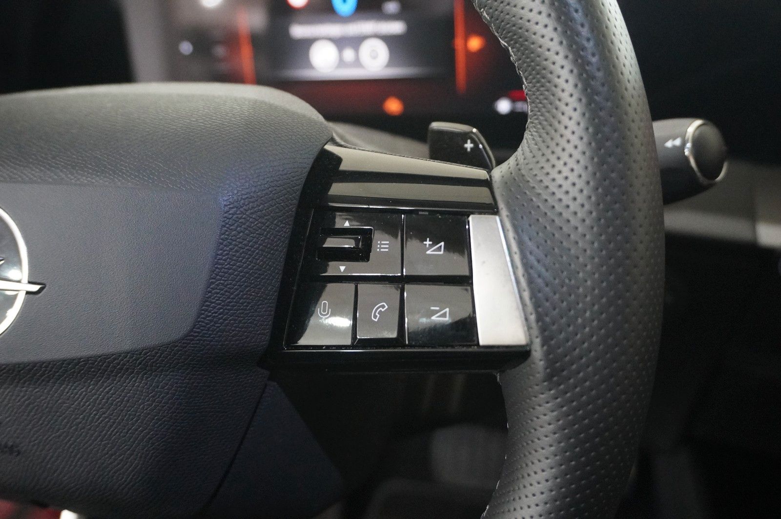 Fahrzeugabbildung Opel Astra L Lim. 1.6 HYBRID ELEGANCE NAVI/LED/KAMERA