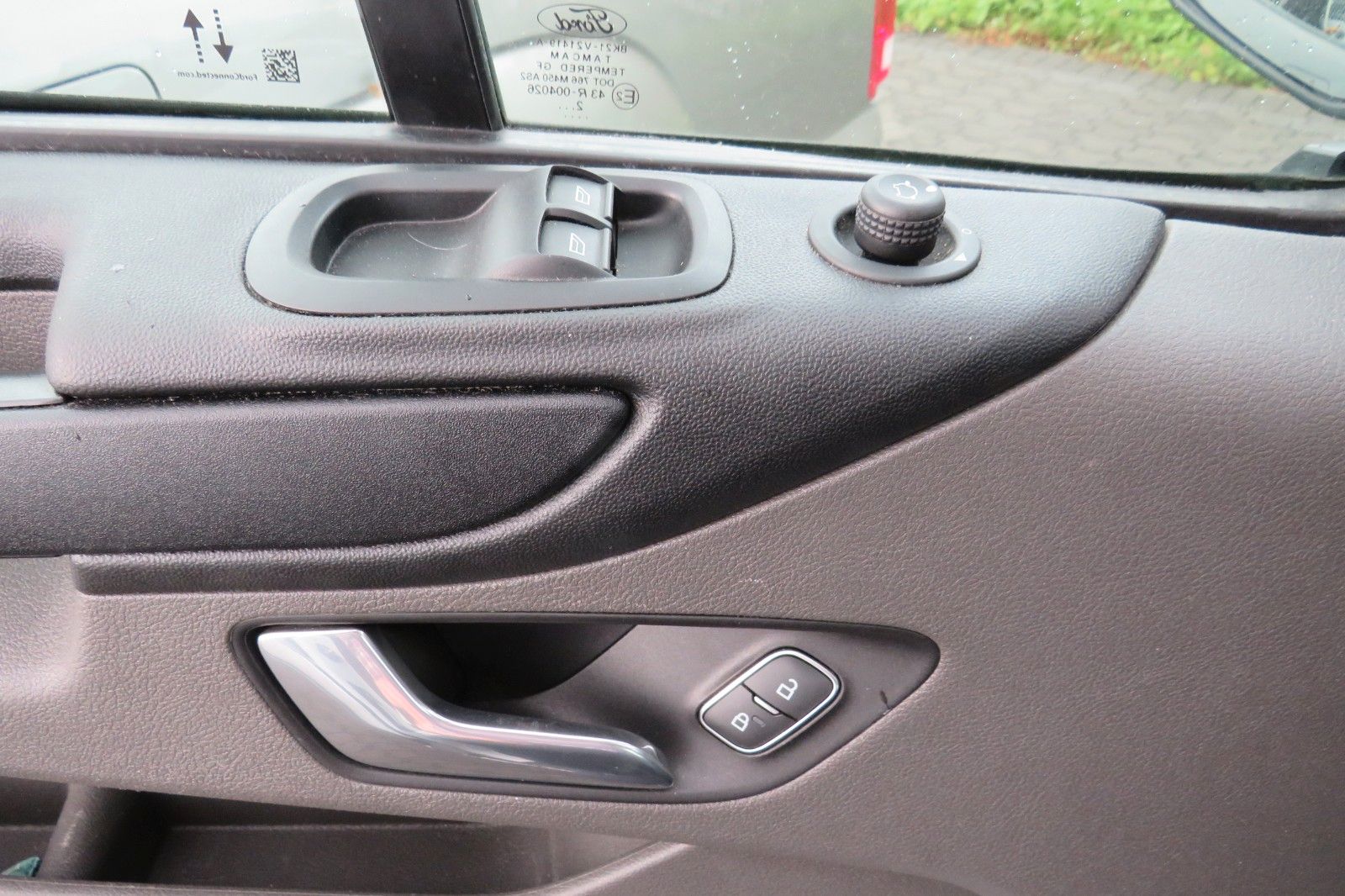 Fahrzeugabbildung Ford Transit Custom Kombi 320 L2 Trend