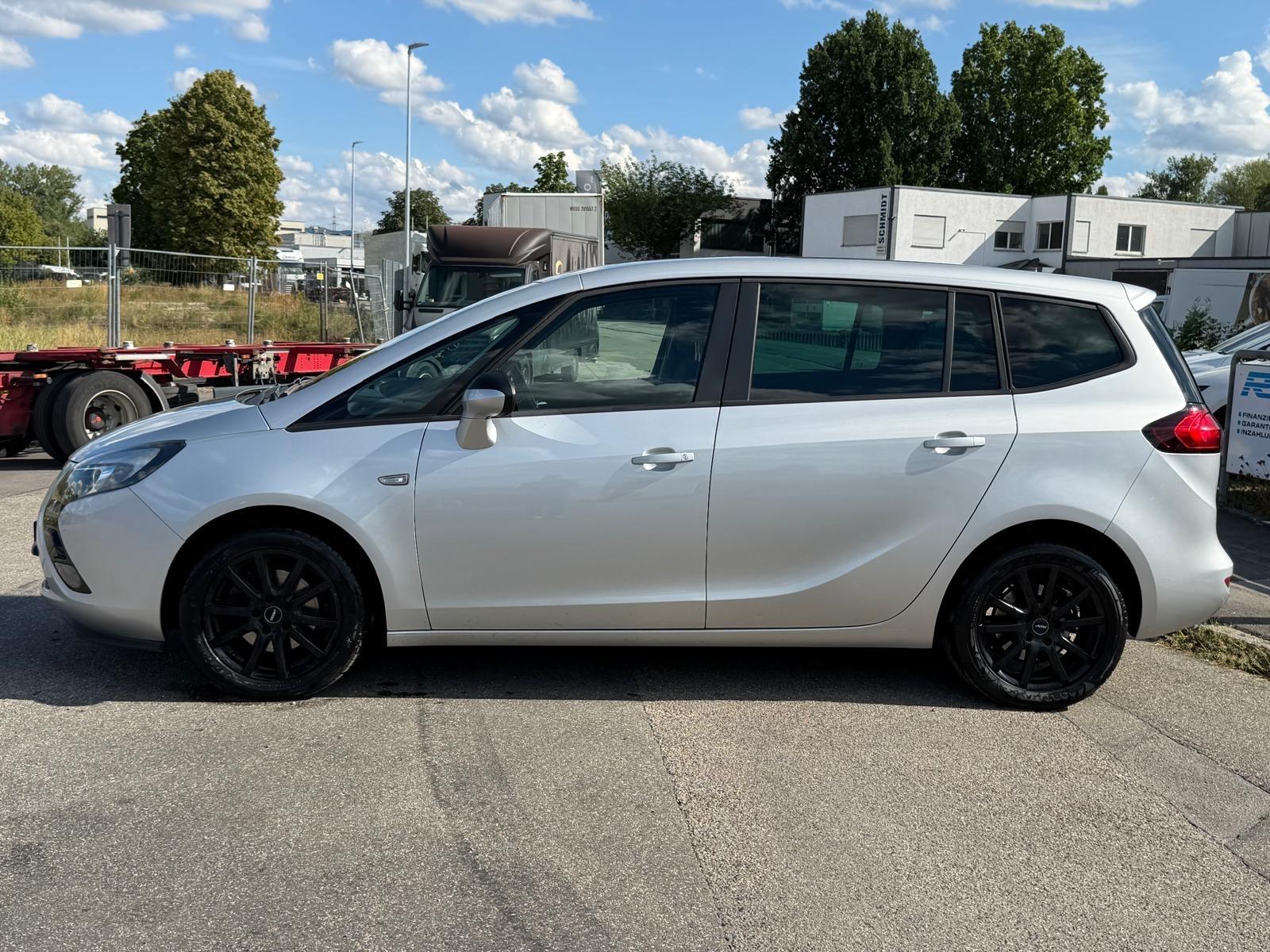 Opel Zafira 2015 — photo 8