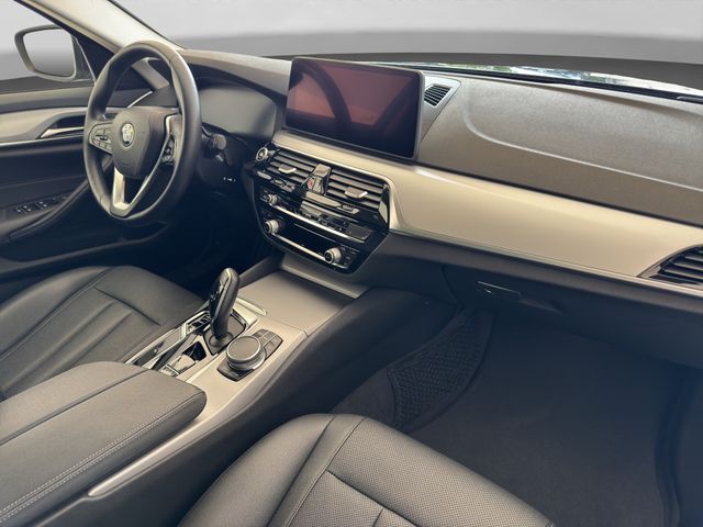 Fahrzeugabbildung BMW 530d Touring LED+Kamera+Leder+CarPlay+DAB