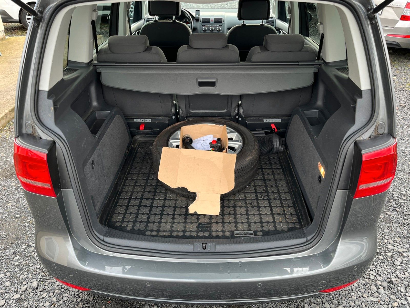 Fahrzeugabbildung Volkswagen Touran 2.0 TDI HIGHLINE DSG Navi RKam AHK Alcant