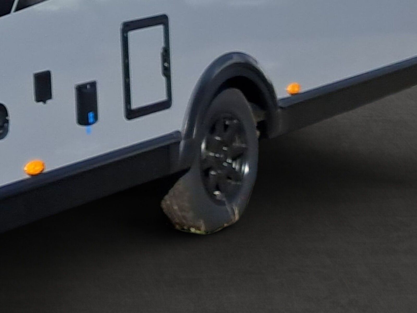 Fahrzeugabbildung Sterckeman Open Edition 522LJ 1800 kg; Truma C4, Trittstufe