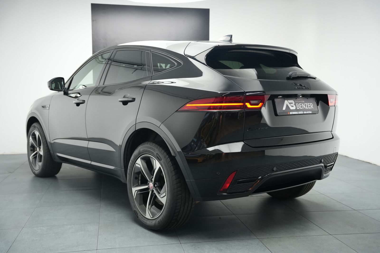 Fahrzeugabbildung Jaguar E-PACE R-Dynamic SE *Meridian*Memory*Virtual*ACC