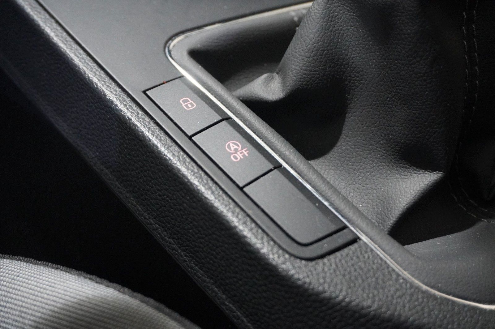 Fahrzeugabbildung SEAT Ibiza 1.0 MPI STYLE 5-TÜR NAVI/PDC/TEMP./NEBEL