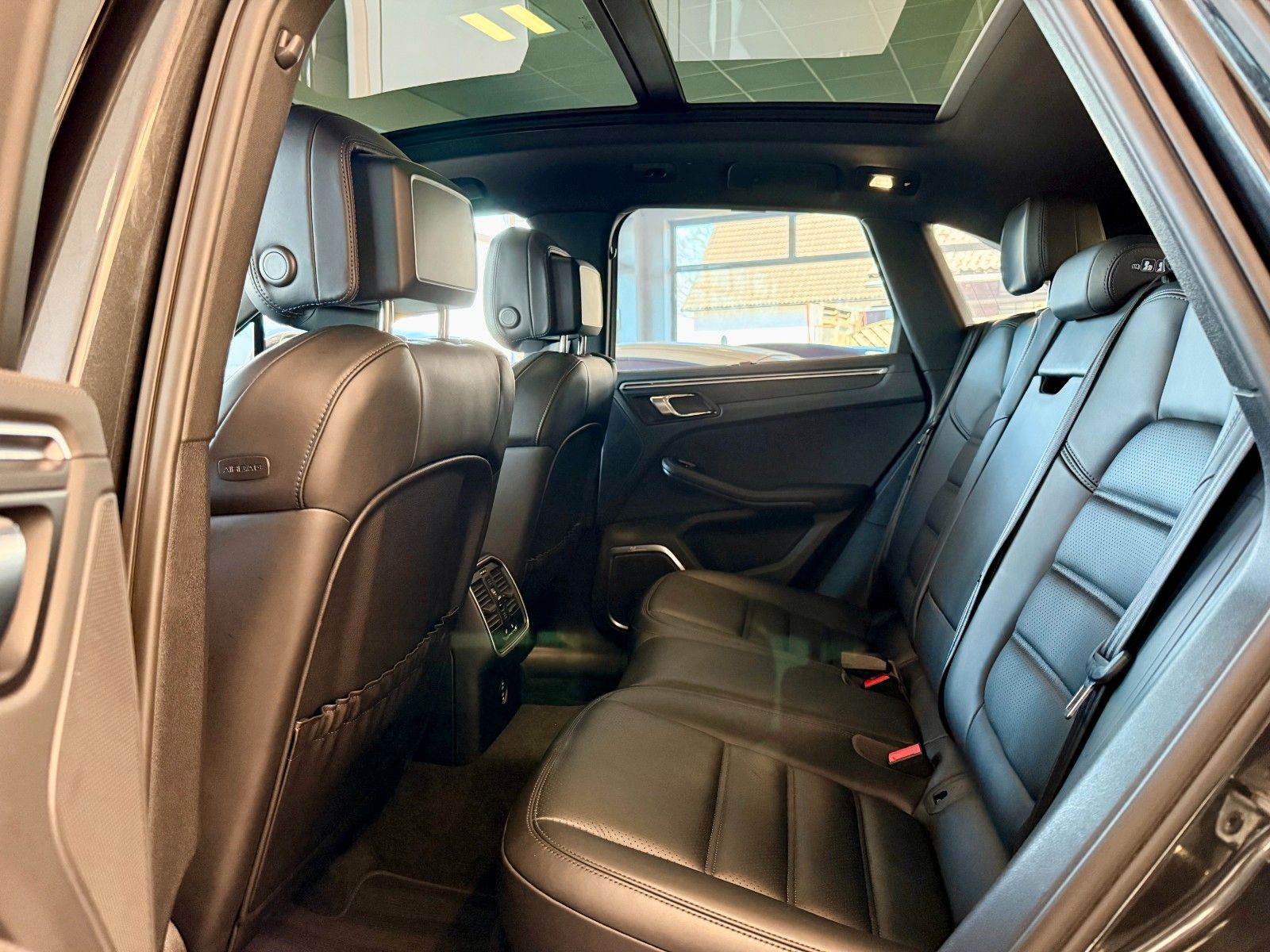 Fahrzeugabbildung Porsche Macan T Burmester/ACC/Panorama/Keyless/APPROVED