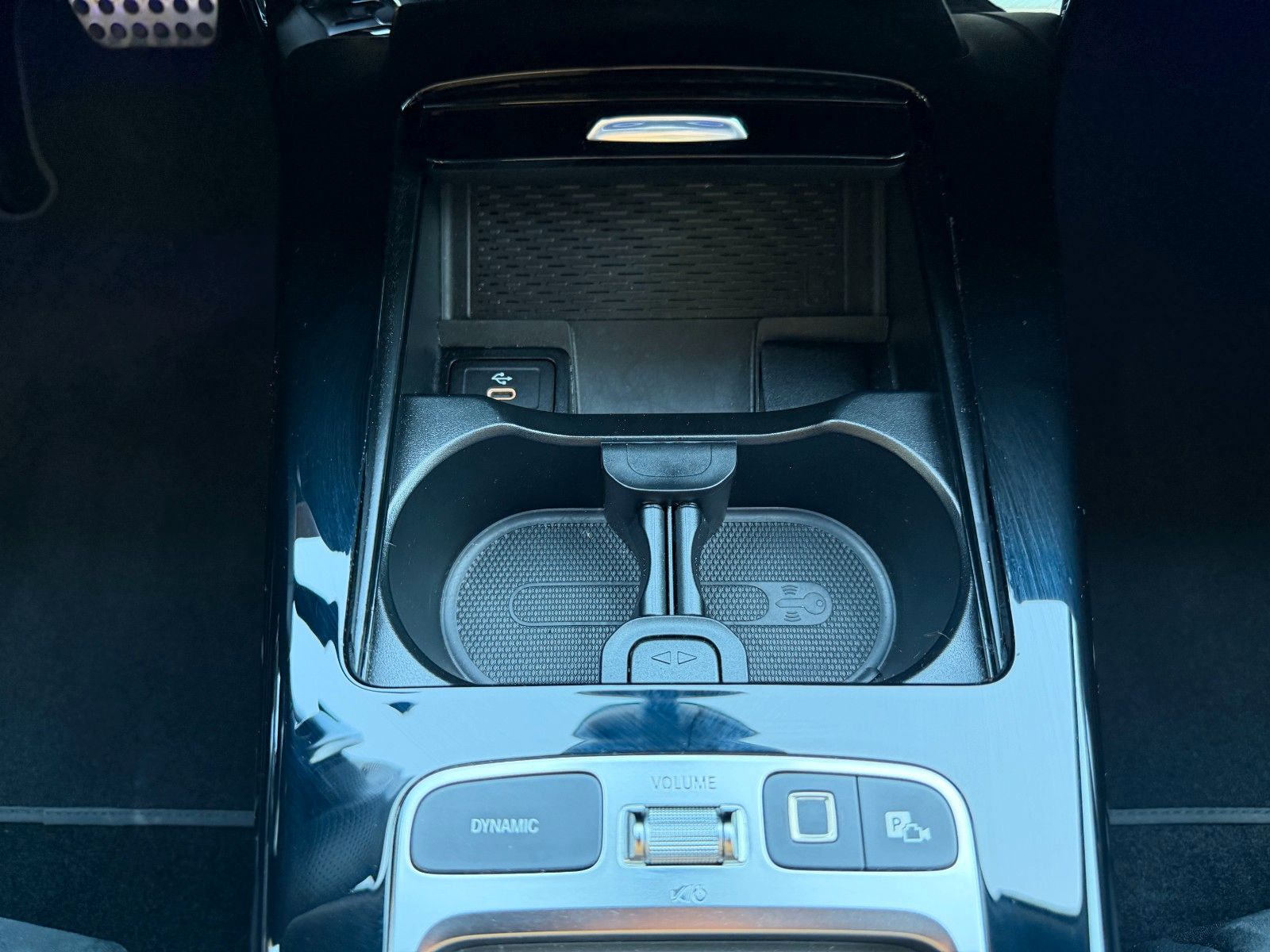 Fahrzeugabbildung Mercedes-Benz A 35 AMG 4Matic+Aero+StandH+360+MultiB+Memory
