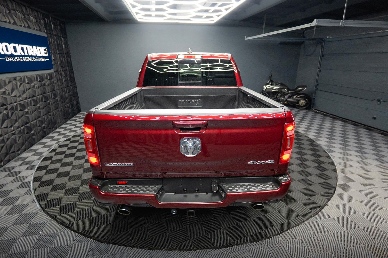 Fahrzeugabbildung Dodge RAM 5.7 V8 HEMI 4x4 NIGHT-Edition LARAMIE Sport