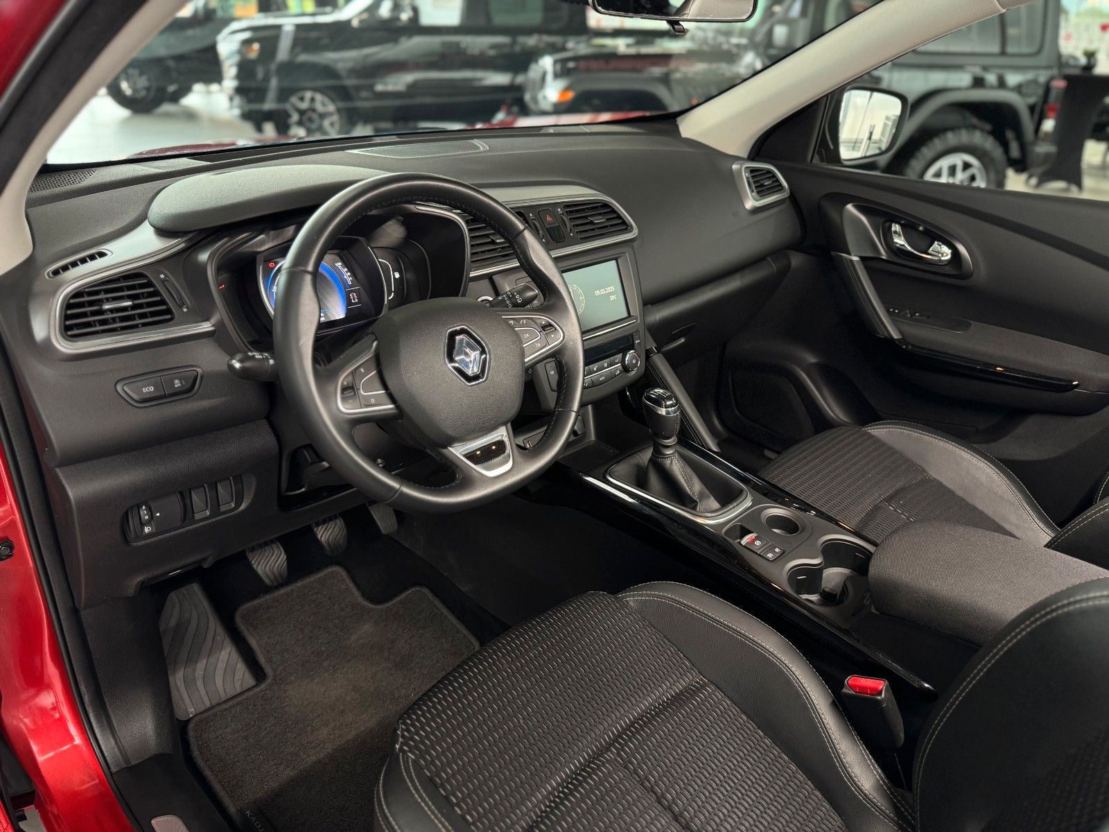 Fahrzeugabbildung Renault Kadjar 1.3 TCe 140 Limited "AHK Kamera DeLuxe"