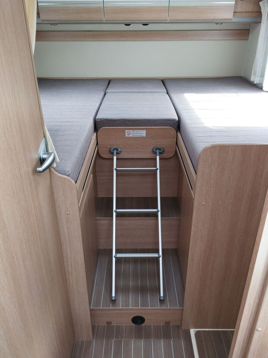 Fahrzeugabbildung Sunlight T 68 Radio, Rückfahrkamera