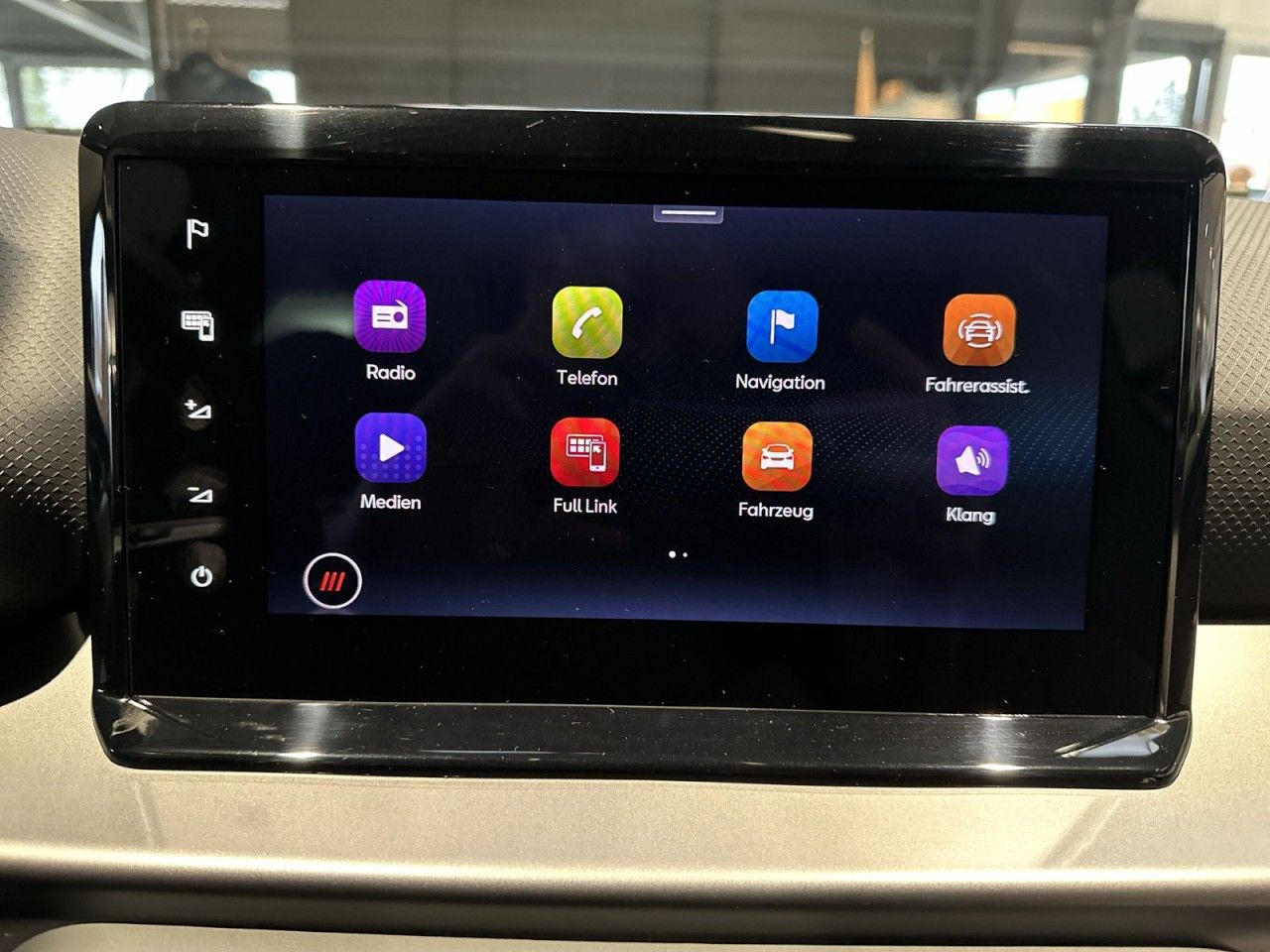 Fahrzeugabbildung SEAT Arona FR 1.0 TSI 116 PS 7-Gang-DSG - mit KI generiert/bearbeitet