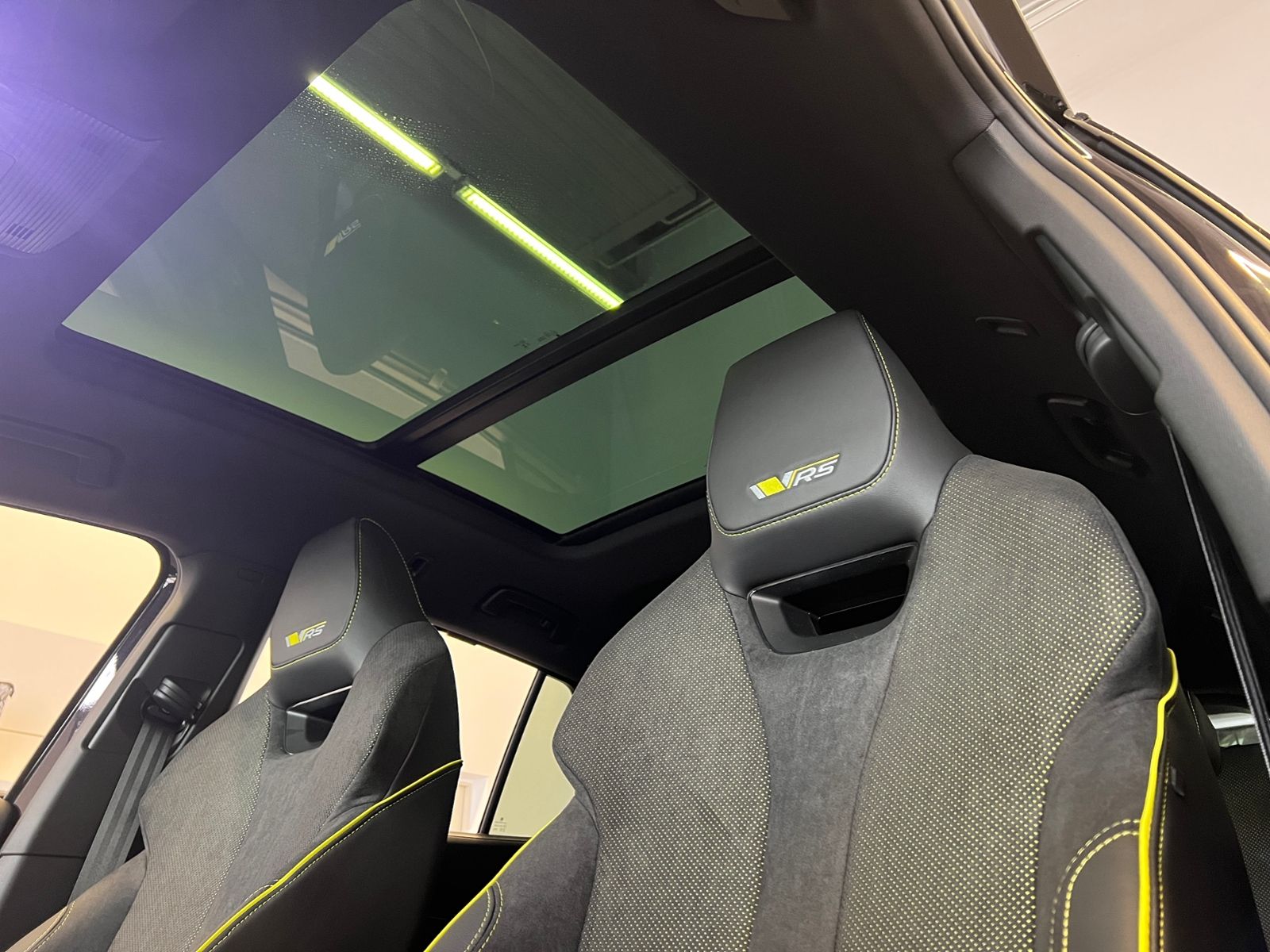 Fahrzeugabbildung SKODA Enyaq RS Lounge *AHK,Panoramadach,DCC*