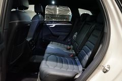 VW Touareg TDI R-Line | Leder | HuD | Luftfederung VW Touareg TDI R-Line | Leder | HuD | Luftfederung
