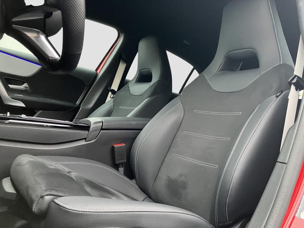 Fahrzeugabbildung Mercedes-Benz A 180 AMG*NIGHT*DISTR*KAM*NAVI*MULTIB*19Zoll